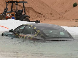 ��˹����Ǳˮͧ��������Model S����ˮ