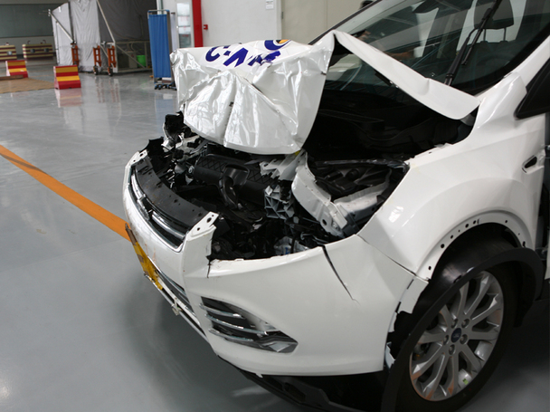 全新福特翼虎按照五星安全碰撞标准设计,采用了高强度笼形车身结构